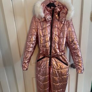 Metallic Pink Ski Suit Snowsuit w/ Faux Fur Hood – Women’s Medium